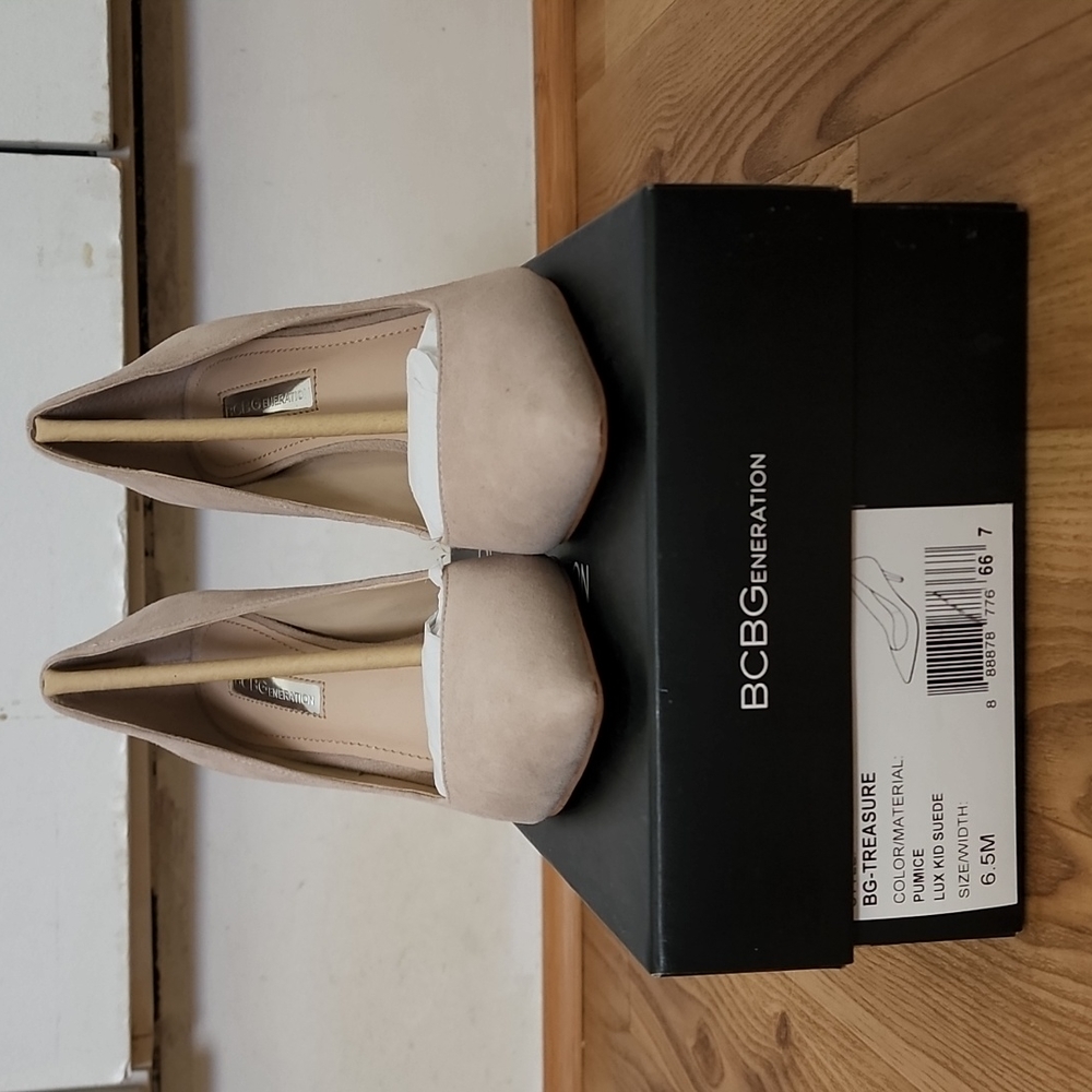 New - BCBG Pumice Lux Kid Suede Heel